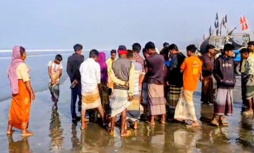 টেকনাফ সৈকতে তরুণ-তরুণীর মরদেহ উদ্ধার