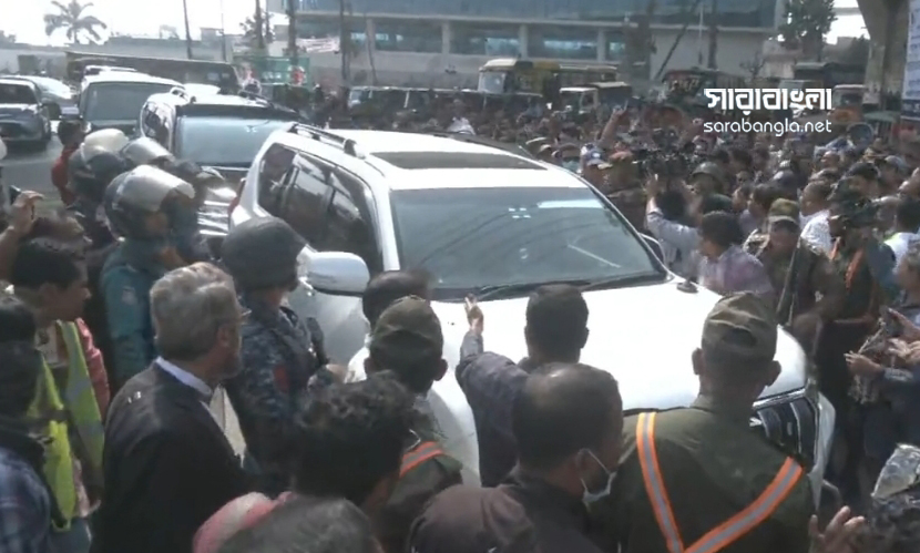 অচল চট্টগ্রাম বন্দরে এসে শ্রমিক-কর্মচারীদের তোপের মুখে নৌ উপদেষ্টা