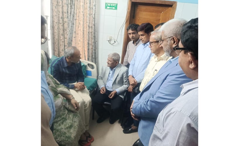 ডা. রফিকুলকে দেখতে বিএমইউতে মির্জা ফখরুল