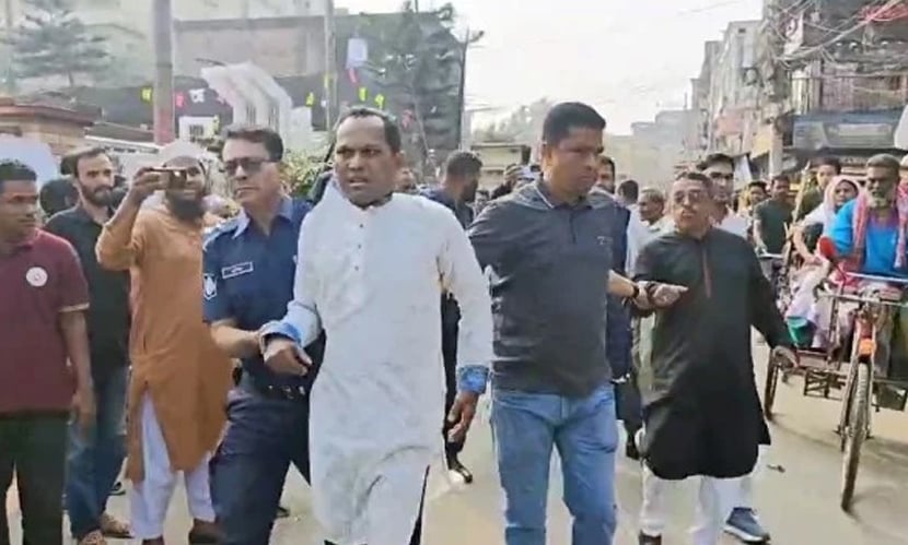 গাইবান্ধায় শহিদ মিনারে ফুল দিতে এসে আ.লীগের ২ নেতা আটক