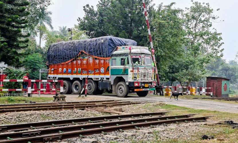হিলি স্থলবন্দরে আমদানি-রফতানি শুরু