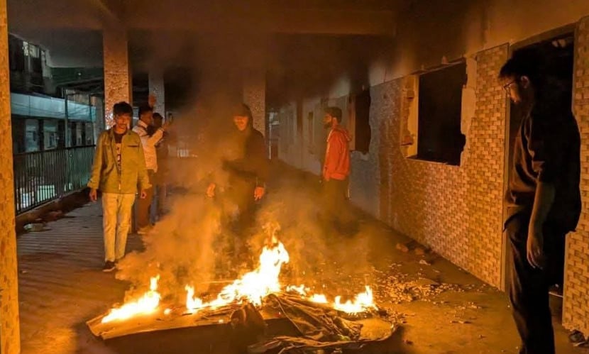 খুলনায় আ.লীগের সেই কার্যালয়ে ভাঙচুর, আগুন