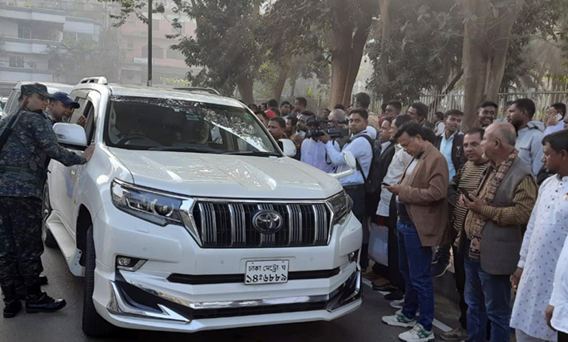 সংসদ ভবনে শপথে আসছেন নবনির্বাচিত এমপিরা