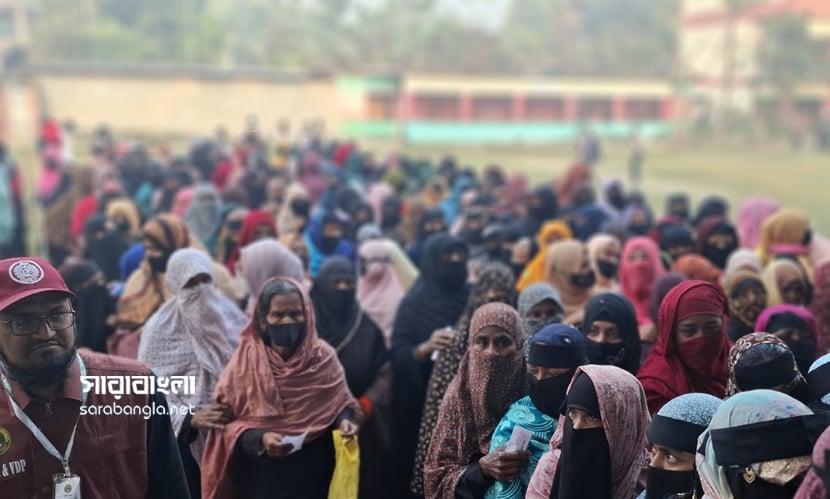 নোয়াখালীতে নারী ভোটারদের উপচে পড়া ভিড়