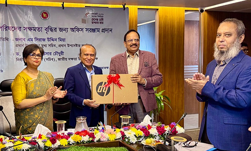 ১৩টি আইএসসিকে প্রযুক্তিগত সরঞ্জাম দিলো এনএসডিএ