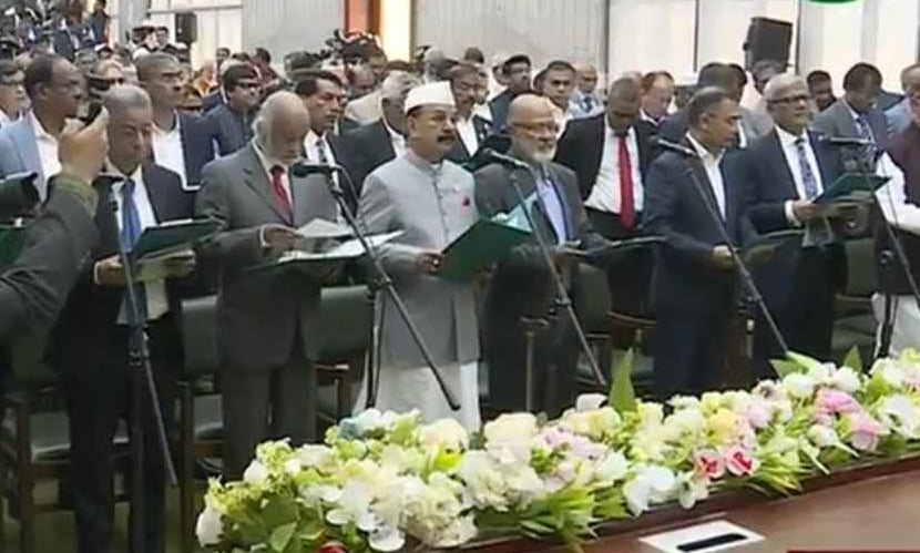 শপথ নিলেন নবনির্বাচিত সংসদ সদস্যরা