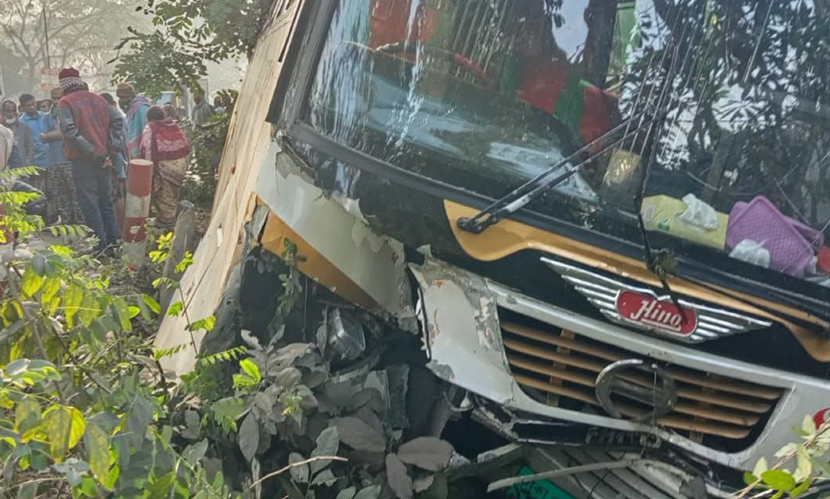 বরিশালে বাসচাপায় গ্রামীণ ব্যাংকের কর্মকর্তা নিহত