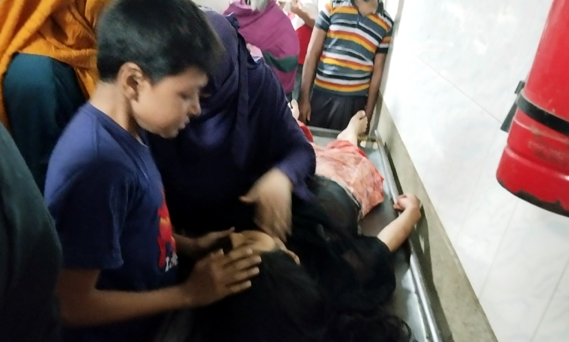 রায়েরবাজারে স্কুলছাত্রীকে কুপিয়ে হত্যা