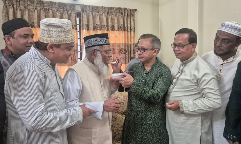 পরাজিত জামায়াত প্রার্থীর বাসায় মিষ্টি নিয়ে হাজির বিএনপির জয়ী প্রার্থী