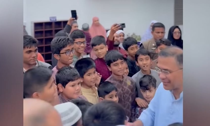 ‘আপনি কি রোজা রাখেন?’—শিশুর সরল প্রশ্নে প্রধানমন্ত্রীর হাস্যোজ্জ্বল মুহূর্ত