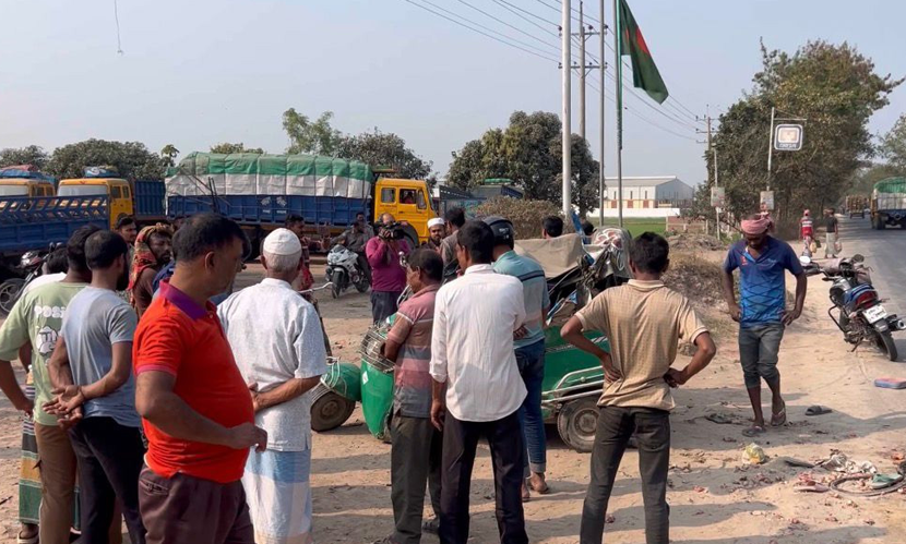 কুষ্টিয়ায় অটোরিকশাতে গ্যাসবাহী লরির ধাক্কায় নিহত ৫