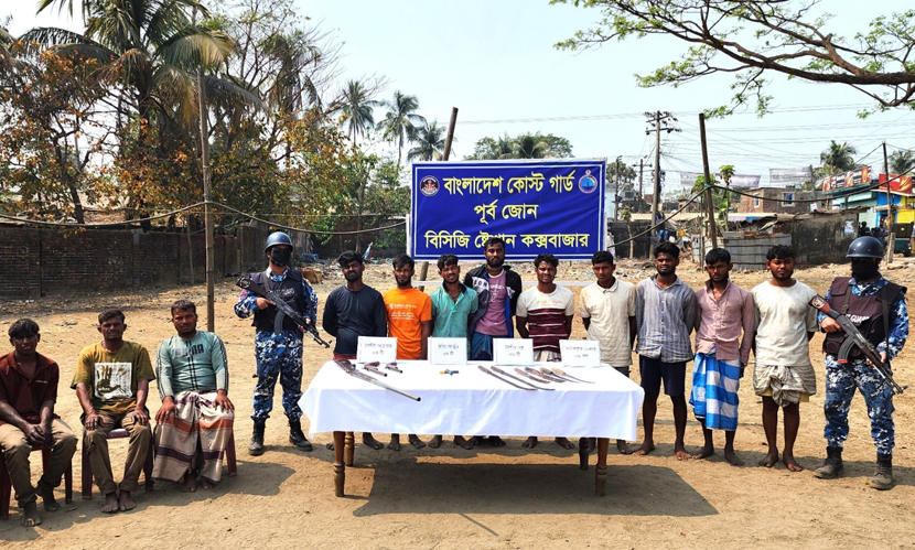 কোস্ট গার্ডের হাতে ৯ জলদস্যু আটক, উদ্ধার ৪ জেলে