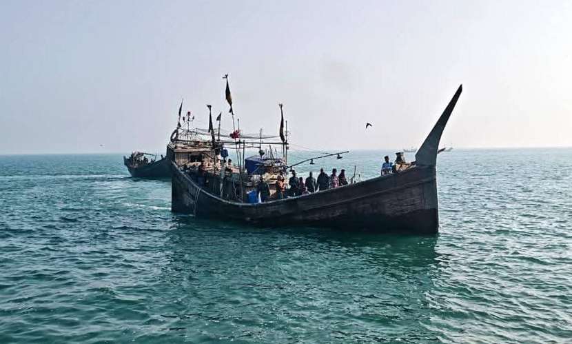 সমুদ্রপথে সিমেন্ট পাচারের চেষ্টা, আটক ১১