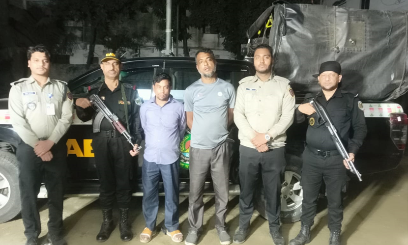 নোয়াখালীতে ইয়াবা পাচারের সময় আটক ২