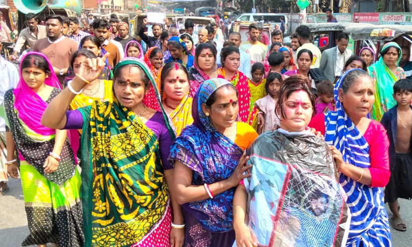 বগুড়ায় সুনীল হত্যার বিচারের দাবিতে বিক্ষোভ