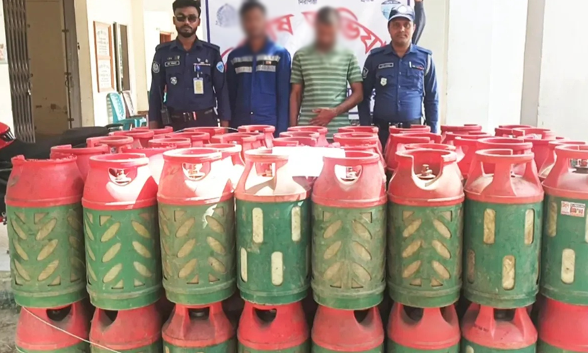 পেকুয়া থেকে চুরি হওয়া ৮০টি গ্যাস সিলিন্ডার উদ্ধার, আটক ২