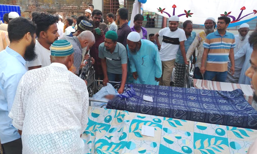 সড়ক দুর্ঘটনায় ১৪ জন নিহতের ঘটনায় মোংলায় শোকের মাতম