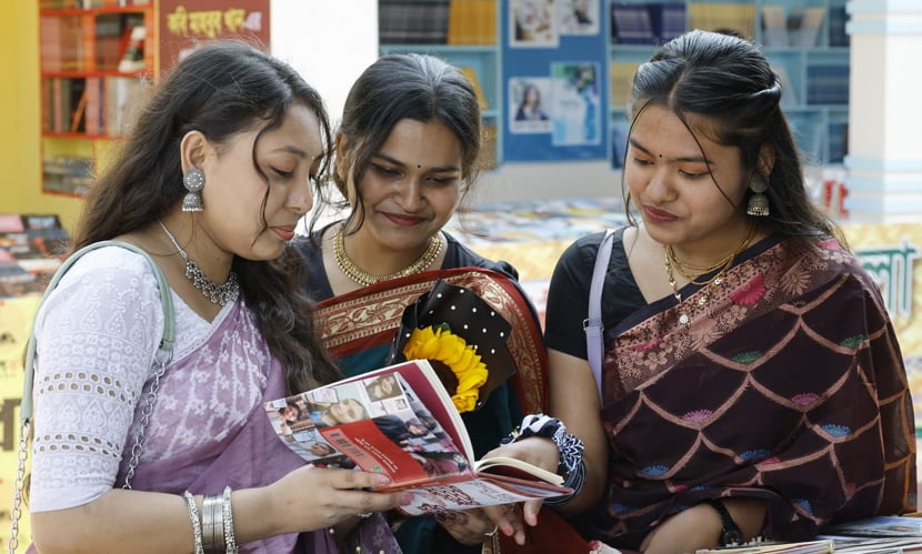বইমেলায় ভিড় বাড়লেও বাড়েনি পাঠক-ক্রেতা সমাগম