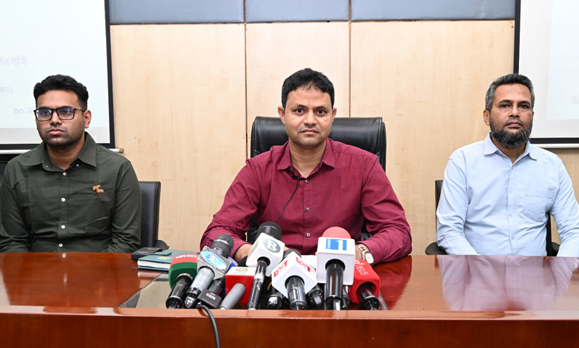 রাষ্ট্রপতি-সেনাপ্রধান-আইজিপির নামে ভুয়া ফেসবুক খুলে প্রতারণা করা হতো: ডিবি সাইবার