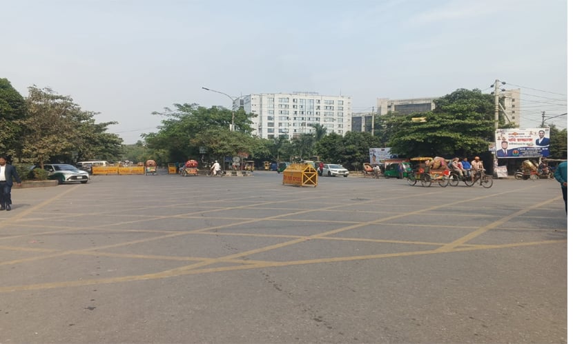 নাড়ীর টানে ফাঁকা ঢাকা