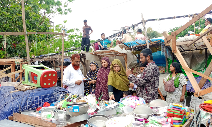 ঘোষণা দিয়েও উচ্ছেদ করা হয়নি দোকান, চলছে বেচাবিক্রি