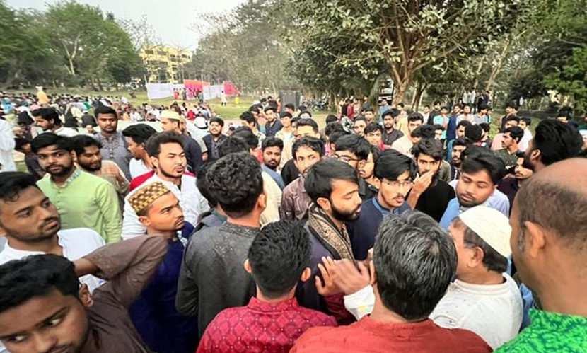 বেরোবিতে গণ-ইফতারে উপাচার্যকে ঘিরে ‘ভুয়া ভুয়া’ স্লোগান
