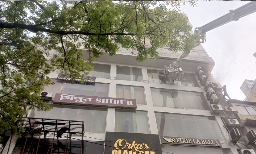 মিরপুরে বাণিজ্যিক ভবনে আগুন, হাসাপাতালে ২ জনের মৃত্যু