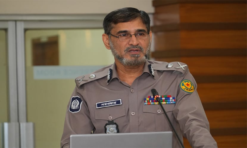 ডিএমপিতে কর্মরত নারী পুলিশ সদস্যদের কর্মদক্ষতা বাড়ানো হচ্ছে: সরওয়ার