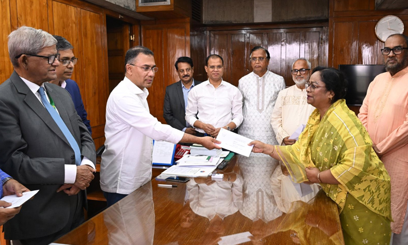 সিটি করপোরেশনের পরিচ্ছন্নতাকর্মীদের জন্য প্রধানমন্ত্রীর ঈদ উপহার