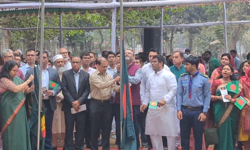 জাতীয় পতাকা জাতির ইতিহাসের গৌরবজনক প্রতীক: ঢাবি উপাচার্য