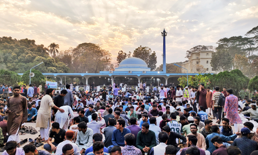 রাকসুর উদ্যোগে ১৮ হাজার শিক্ষার্থী নিয়ে ইফতার অনুষ্ঠিত