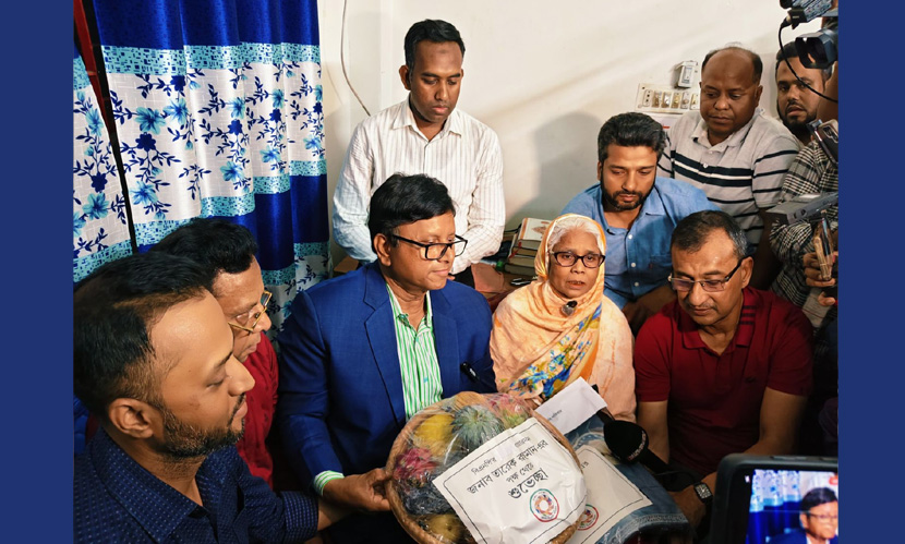 ধানের শীষে ভোট দিতে চাওয়া সেই বৃদ্ধার পাশে প্রধানমন্ত্রী