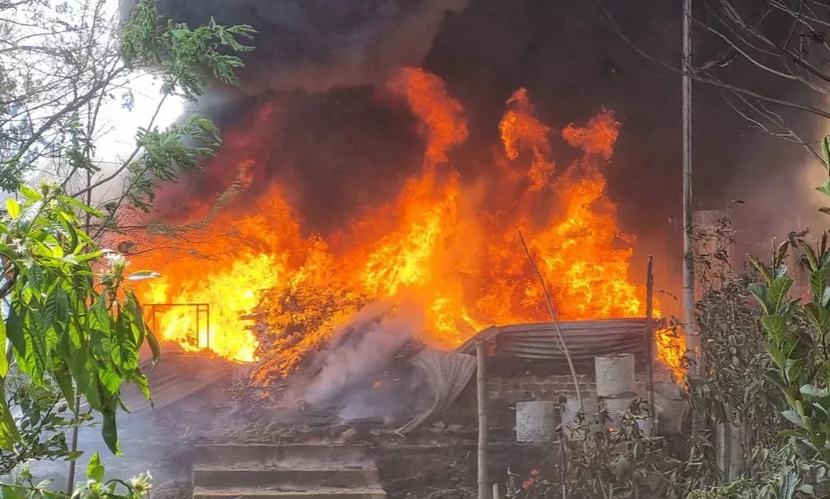 রোহিঙ্গা শিবিরে কারিতাসের সংরক্ষণাগার পুড়ে ২০ লাখ টাকার ক্ষতি