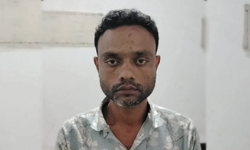 নওগাঁয় ছুরিকাঘাতে স্ত্রীকে খুনের অভিযোগে স্বামী আটক