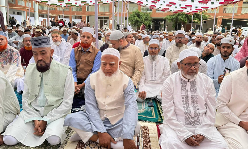 নিজ আসনে ঈদের নামাজ পড়লেন বিরোধীদলীয় নেতা ডা. শফিকুর রহমান