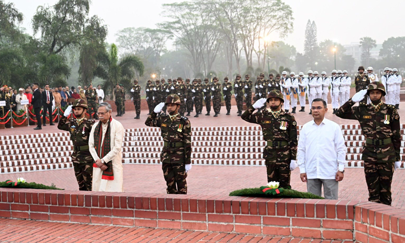 স্মৃতিসৌধে রাষ্ট্রপতি ও প্রধানমন্ত্রীর শ্রদ্ধা