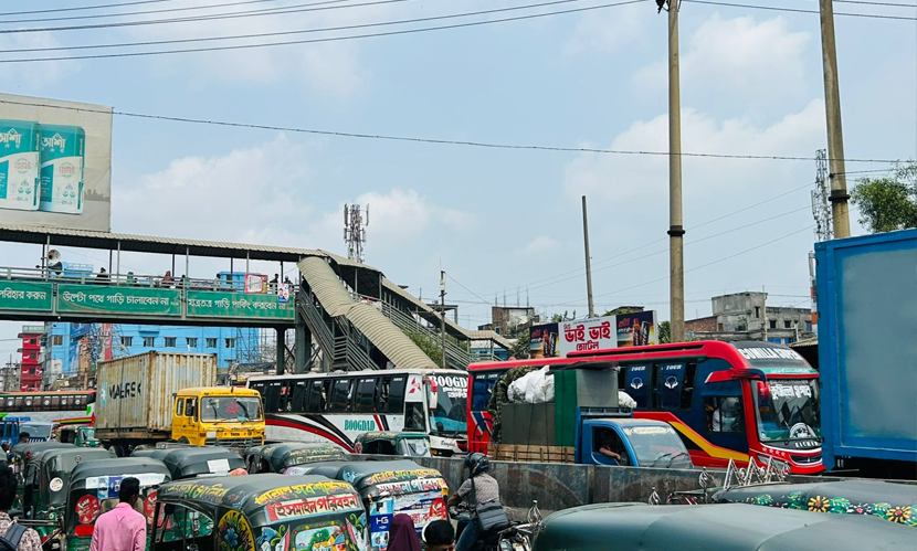 ঈদযাত্রায় ঢাকা-চট্টগ্রাম মহাসড়কের কুমিল্লা অংশে ৩ সমস্যা