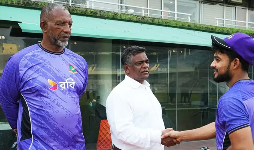 অবশেষে দেশে ফিরলেন বুলবুল অবশেষে দেশে ফিরলেন বুলবুল