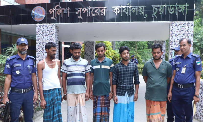 চুয়াডাঙ্গায় গৃহবধূকে গণধর্ষণ, নারীসহ গ্রেফতার ৬