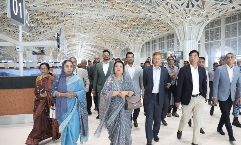 প্রবাসীদের প্রতি সম্মান ও আন্তরিকতা প্রদর্শন করতে নির্দেশ বিমানমন্ত্রীর