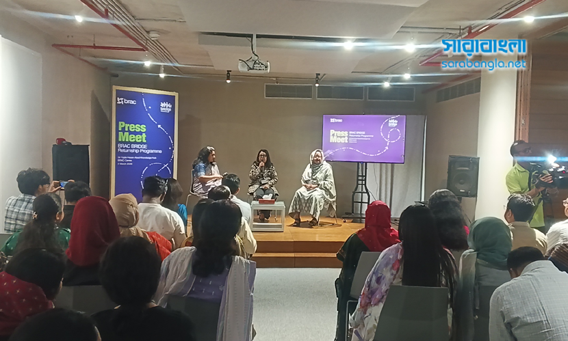 মাতৃত্ব ও পারিবারিক কারণে কর্মক্ষেত্রে ঝরছে পেশাজীবী নারী