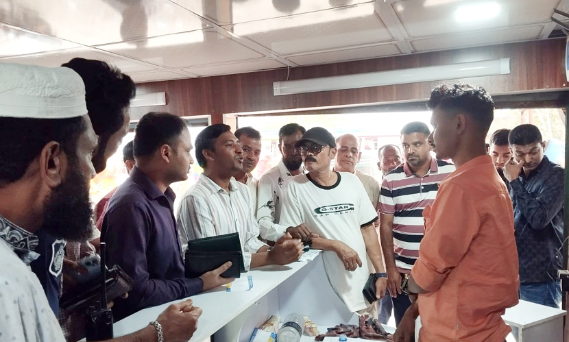 অতিরিক্ত ভাড়া আদায়, পিরোজপুরে ৪ পরিবহনকে জরিমানা