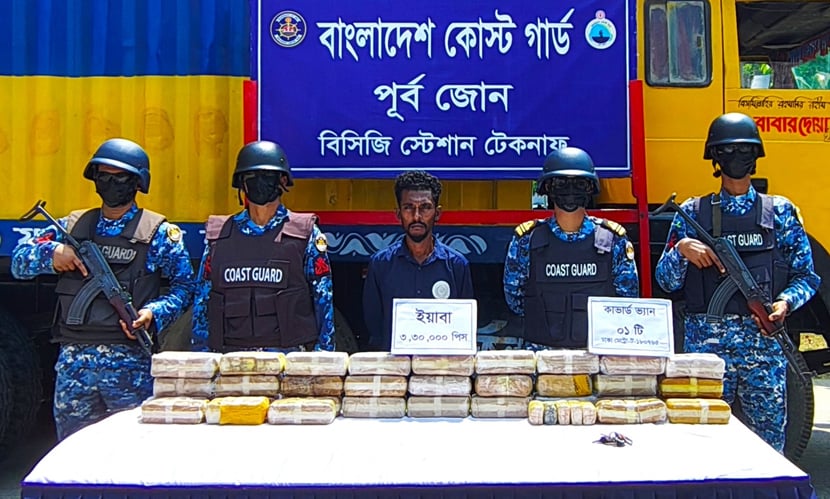 কক্সবাজারে ৩ লাখ ৯০ হাজার ইয়াবাসহ আটক ৫