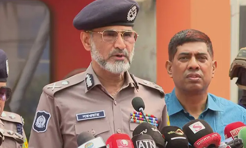 এলাকায় সন্দেহজনক ব্যক্তির ঘোরাফেরা দেখলে সতর্ক থাকুন: ডিএমপি কমিশনার