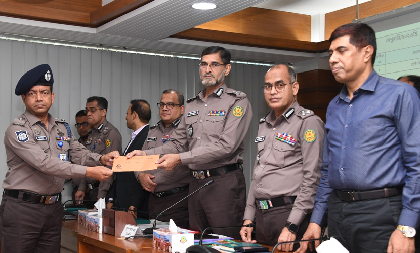 অপরাধ নিয়ন্ত্রণে ফেব্রুয়ারি মাসে ডিএমপিতে শ্রেষ্ঠ হলেন যারা