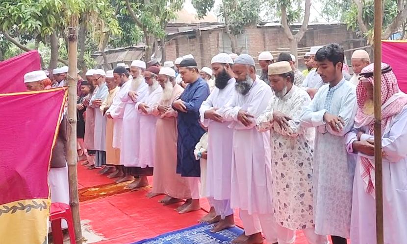 সৌদি আরবের সঙ্গে মিল রেখে নওগাঁয় ঈদ উদযাপন