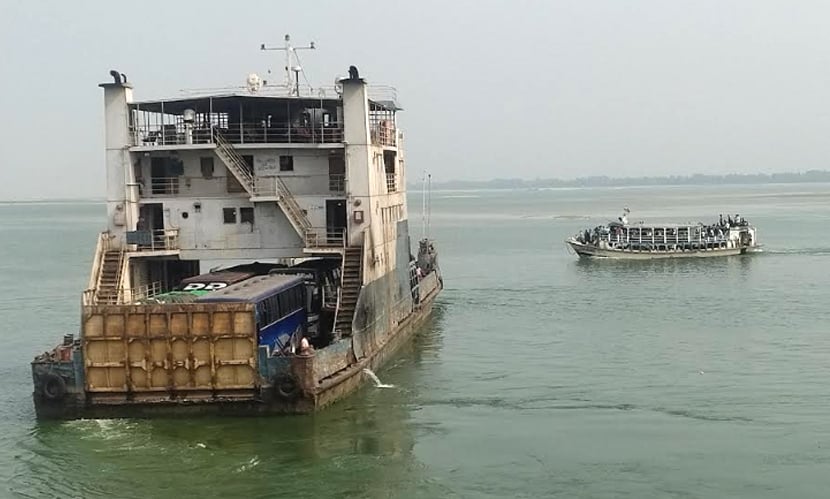 দৌলতদিয়া-পাটুরিয়া নৌরুটে ফেরি চলাচল শুরু