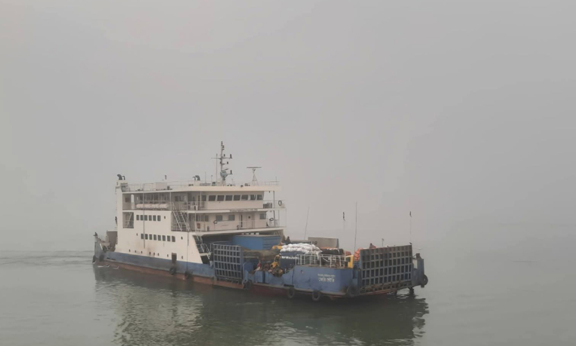 ৩ ঘণ্টা পর দৌলতদিয়া-পাটুরিয়ায় ফেরি চলাচল স্বাভাবিক