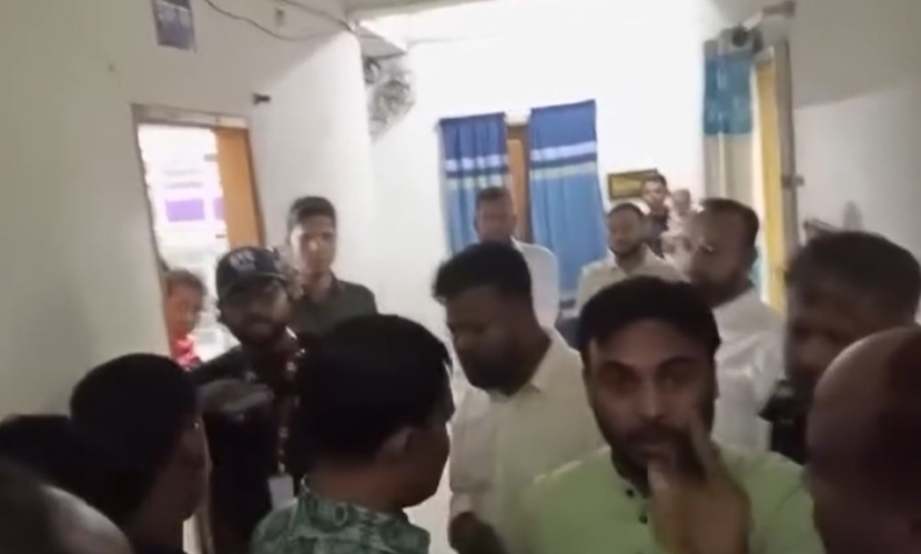 গাইবান্ধায় থানায় ঢুকে ওসিসহ পুলিশ সদস্যদের মারধর, জামায়াতকর্মী আটক