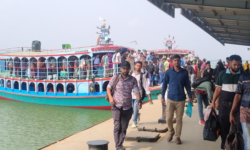 দৌলতদিয়া ঘাটে যাত্রীর চাপ বাড়লেও ভোগান্তি নেই